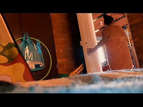 ❤️ Moj stric mi sledi v tuš kabino in me jebe, medtem ko se tuširam. ❤️ Porno pri nas ️❤