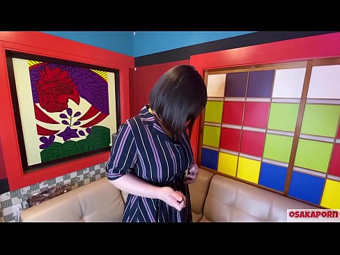 ❤️ Japonska lepotica z velikimi joški masturbira s seks igračkami in doživi orgazem. V intervjuju govori o svoji izkušnji s seksom. Ogromne joške in kosmata pička glasno stokajo. Osakaporn ❤️ Porno pri nas ️❤